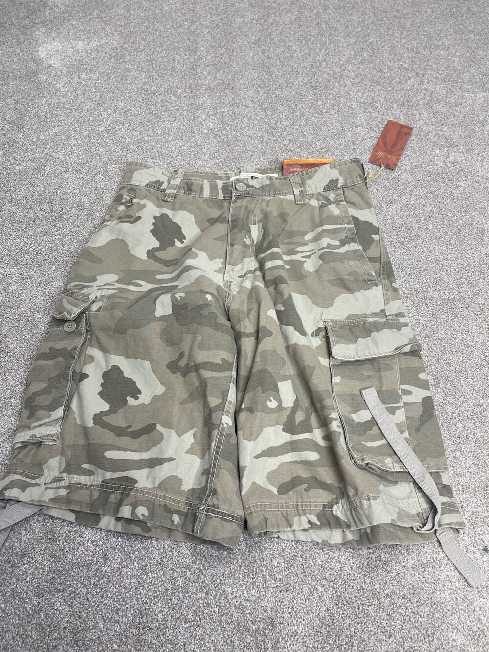 Baggy Parachute Loose fit Urban Pipeline Camo Cargo Short sz 32 Y2K 00s Military